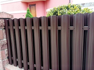 Забор из металического штакетника