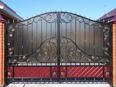 Кованные распашные ворота